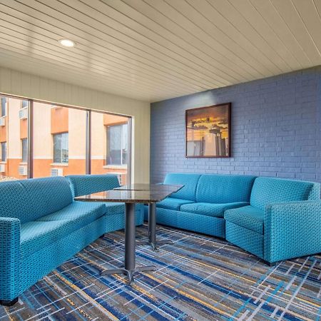 Days Inn & Suites By Wyndham Waterloo Zewnętrze zdjęcie