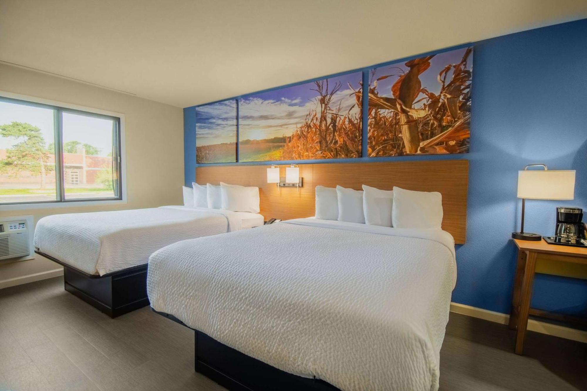 Days Inn & Suites By Wyndham Waterloo Zewnętrze zdjęcie