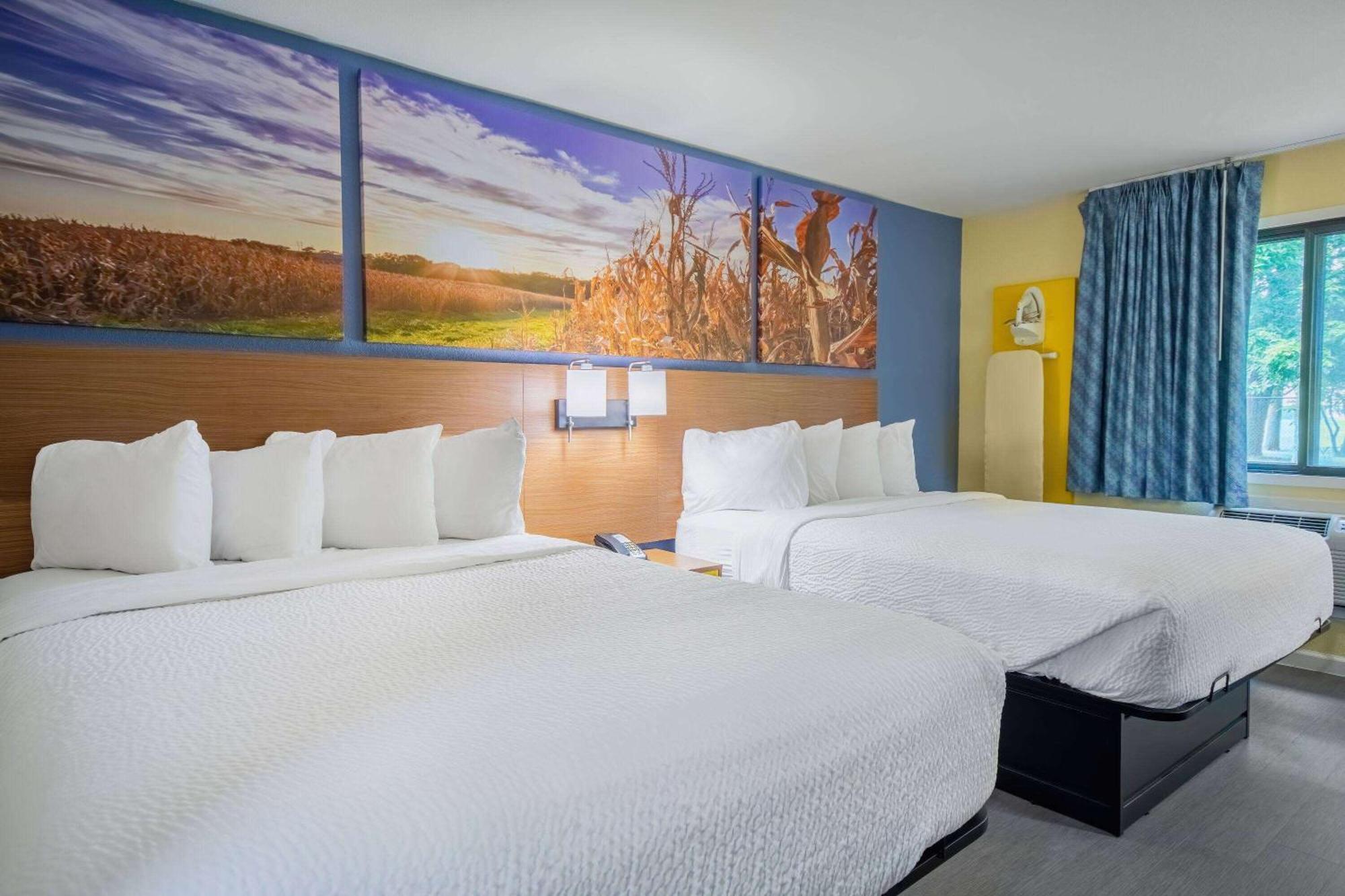 Days Inn & Suites By Wyndham Waterloo Zewnętrze zdjęcie