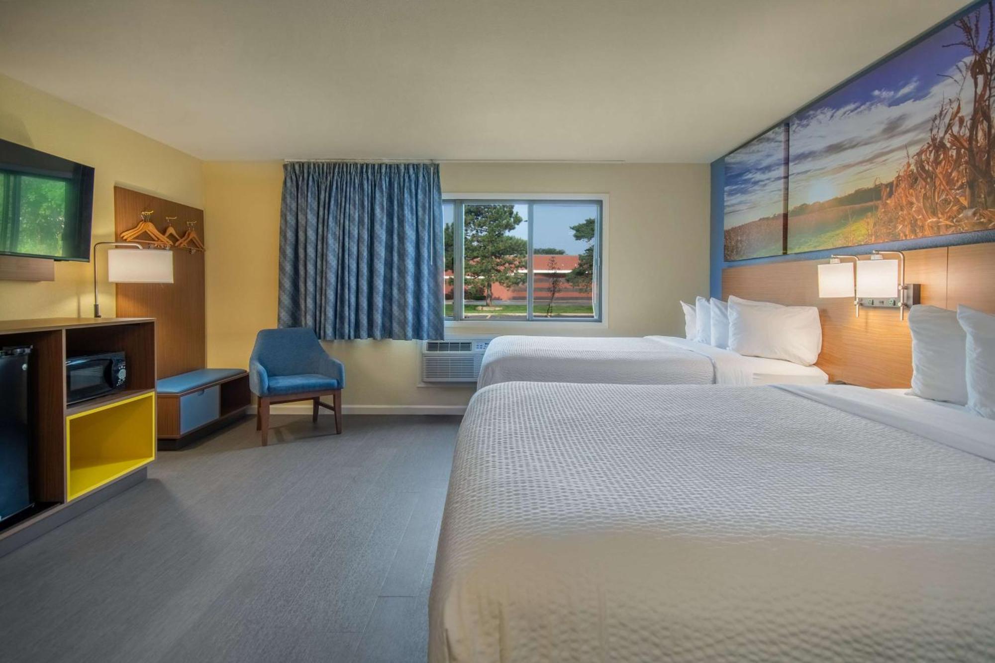 Days Inn & Suites By Wyndham Waterloo Zewnętrze zdjęcie